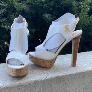 NWOT Colin Stuart white heels